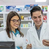 دوره آموزش و استخدام تضمینی تکنسین داروخانه