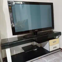 تلویزیون با میزش