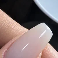 کاشت ناخن و ژلیش با طراحی شیک و تمیز