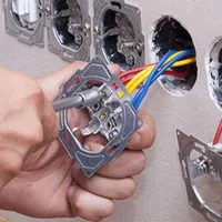 برقکار و لوله کش ساختمان