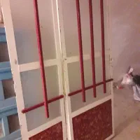 در اهنی سالم قفل شیشه داره برای در ورودی مناسب