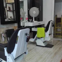 شاگرد آرایشگر حرفه ای و نیمه حرفه ای و کارآموز