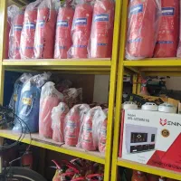 همکار در مغازه