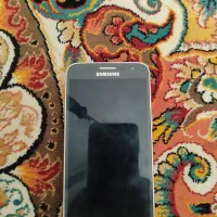 یک عدد گوشی سامسونگ