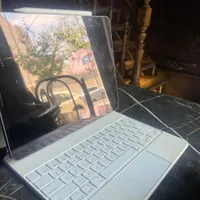 ipad pro 2021 256g به همراه کلیه لوازم جانبی