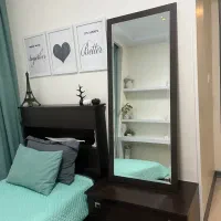 تخت یک نفره همراه آیینه و دراور