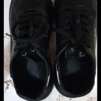 کفش اسپورت|کیف، کفش، کمربند|رباط‌کریم, رباط‌کریم|دیوار