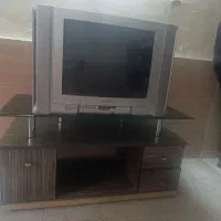 تلویزیون ومیز تلویزیون