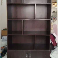 کتابخانه ایستاده