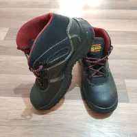 کفش ایمنی سایز ۴۲ و ۴۳ کاملا نو
