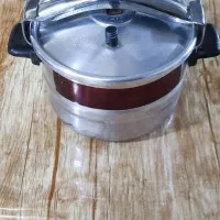 زود پز حشود قدیمی۷/۵لیتری در حد نو