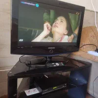 فروش فوری تلویزیون ۳۲ درحدنو با دیجیتال و میز قشنگ