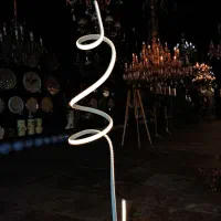 لوستر شیک و مدرن کنار سالنی