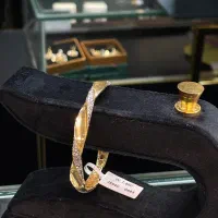 دستبند و نیم تک و تمیمه|جواهرات|شیراز, ملاصدرا|دیوار