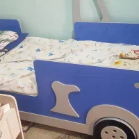 دوتا تخت کودک و نوجوان با کمد