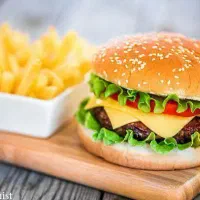 استخدام کمک آشپز فست فود