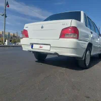 خودرو 132دوگانه دست سفید