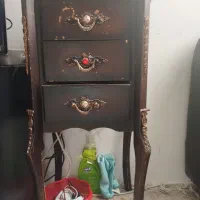 زیر تلفن میز همه کاره رنگ زدگی داره ولی