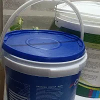 سطل رنگ تمیز و شسته شده