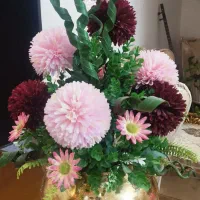 گلدون و گل مصنوعی