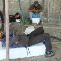 تعدادی اوستا و کارگر ساده ارماتور بندی