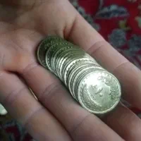 سکه 10 ریال سال 75