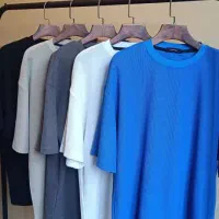 وسط کار کارگاه خیاطی لباس