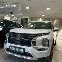 میتسوبیشی اوتلندر پی لاین