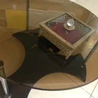 میز شیشه ای چوبی و شکلاتی