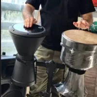 تنبک و ضرب میزنم . برای مجلس و عروسی