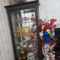 یک عدد بوفه چوبی کاملا سالم