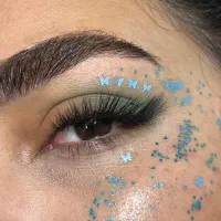ارائه ی خدمات اکستنشن مژه با ۳۰ درصد تخفیف