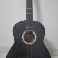 گیتار درحد نو  خیلی تمیزه