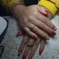 کاشت ناخن فقط ۳۰۰