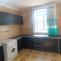 کابینت ها سالم به همراه هود و سینگ ودوتا ویترین .|آب‌چکان و نظم‌دهنده ظروف|همدان, |دیوار