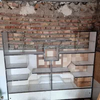 ویترین مناسب فروش کفش و غیره کاملا سالم