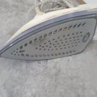 اتو بخاری تمیز و مرتب دو بار کار کرده