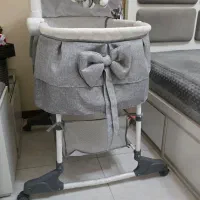 تخت کنار مادر