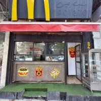 نیروی کار فست فود فقط خانم