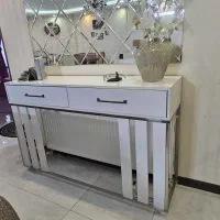 کنسول زیبا و نو به همراه سه عدد پایه گلدان ست|بوفه، ویترین، کنسول|مشهد, شهرک امام هادی (شهرک غرب)|دیوار