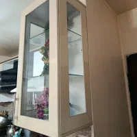 جاکفشی ایستاده .میز عسلی .ویترین شیشه ای