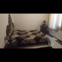 تخت با وسایلش