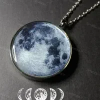 گردنبند ماه شب تاب