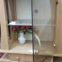 تلوزیون و میز تلوزیون