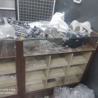 دوعدد میز و دو عددکمد باهم یکجا به فروش میرسه