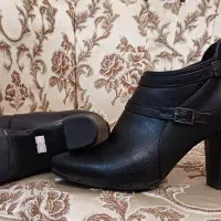 دوجفت کفش یک عدد مجلسی ویک عدد نیم بوت خارجی