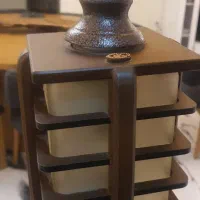 دو عدد فرش کاملا سالم و یک لوستر چوب