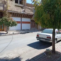 منزل سه طبقه با دودهنه مغازه تجاری به طور اسکلت