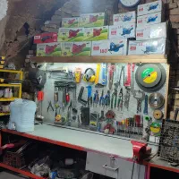 میز کار اهنی و تابلو ابزار