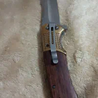 چاقو کلکسیونی|کلکسیون اشیاء عتیقه|ری, شهادت|دیوار